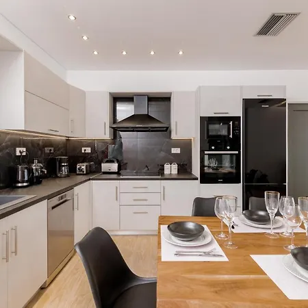 Johnny Villa Laganas